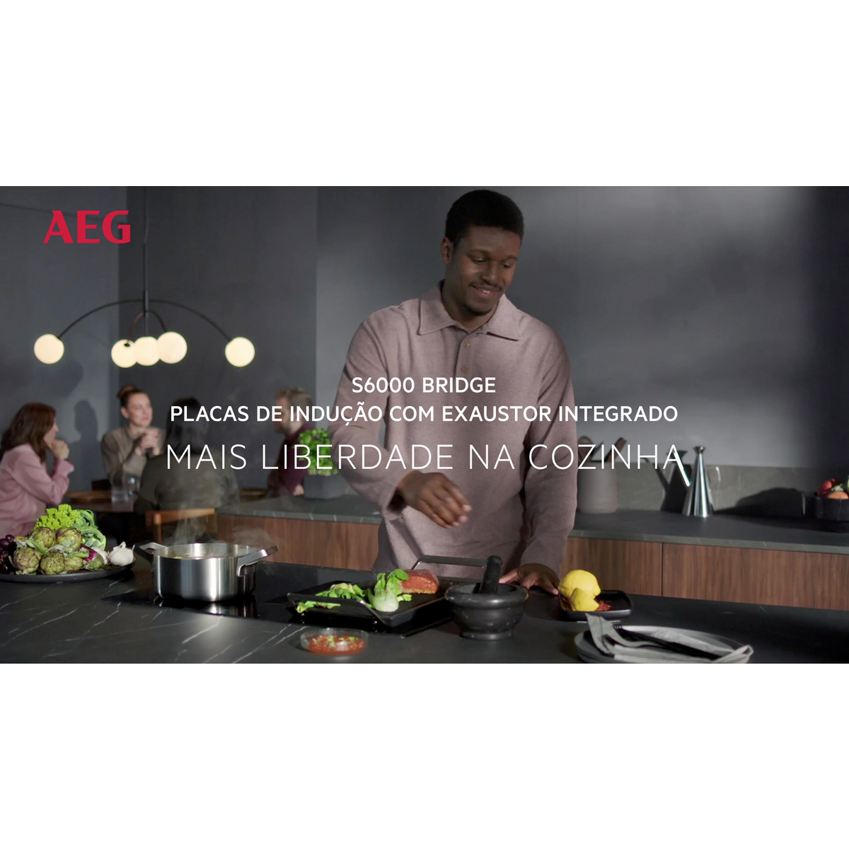 AEG - Placa com exaustor integrado - NCH74B01FB