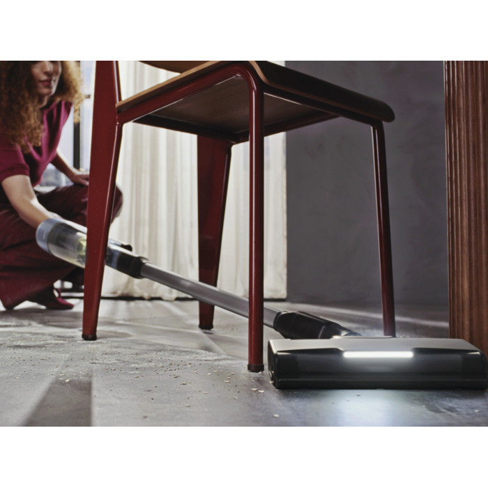 Power in every stroke. Up to 99%* dust pick-up hard flat floors. Disclaimer: Based on internal test on hard floors using Boost mode according to IEC 62885-4 standard. 