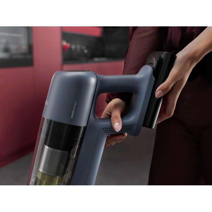 Smart charging right on the handle with intelligent overcharge protection 