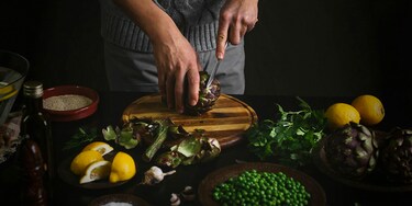A cortar verduras 